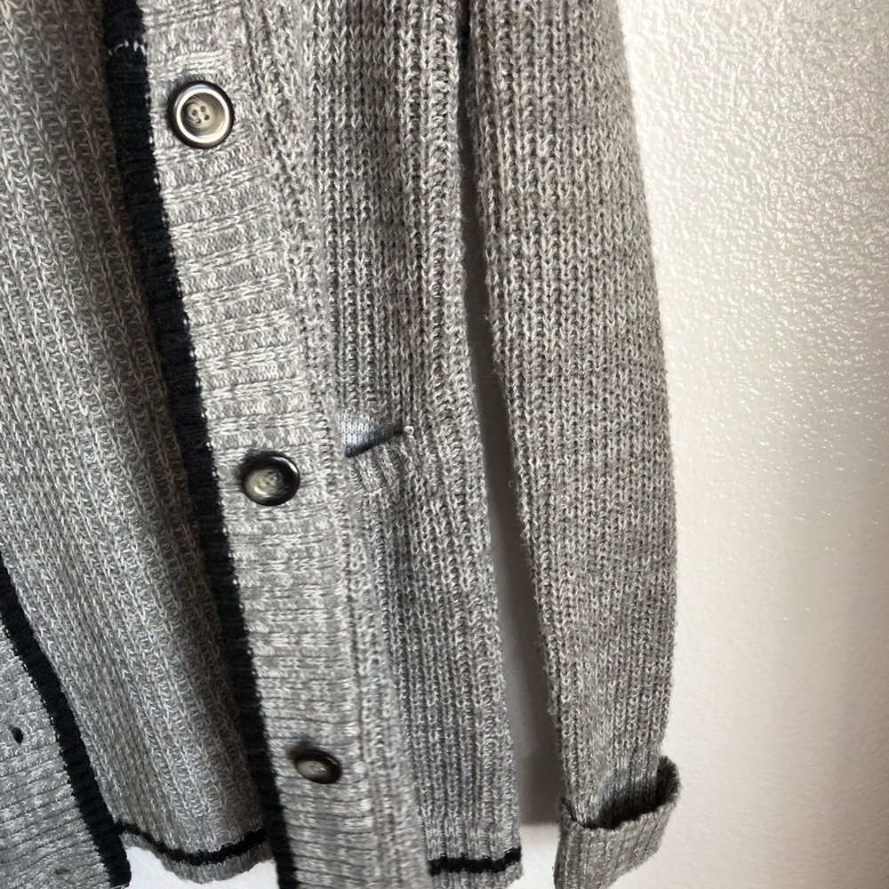 STYLIN’ SWEATER ❄️😍 - Picture 5 of 7